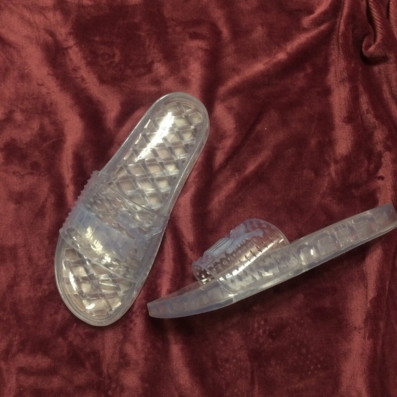 fenty slides size 11